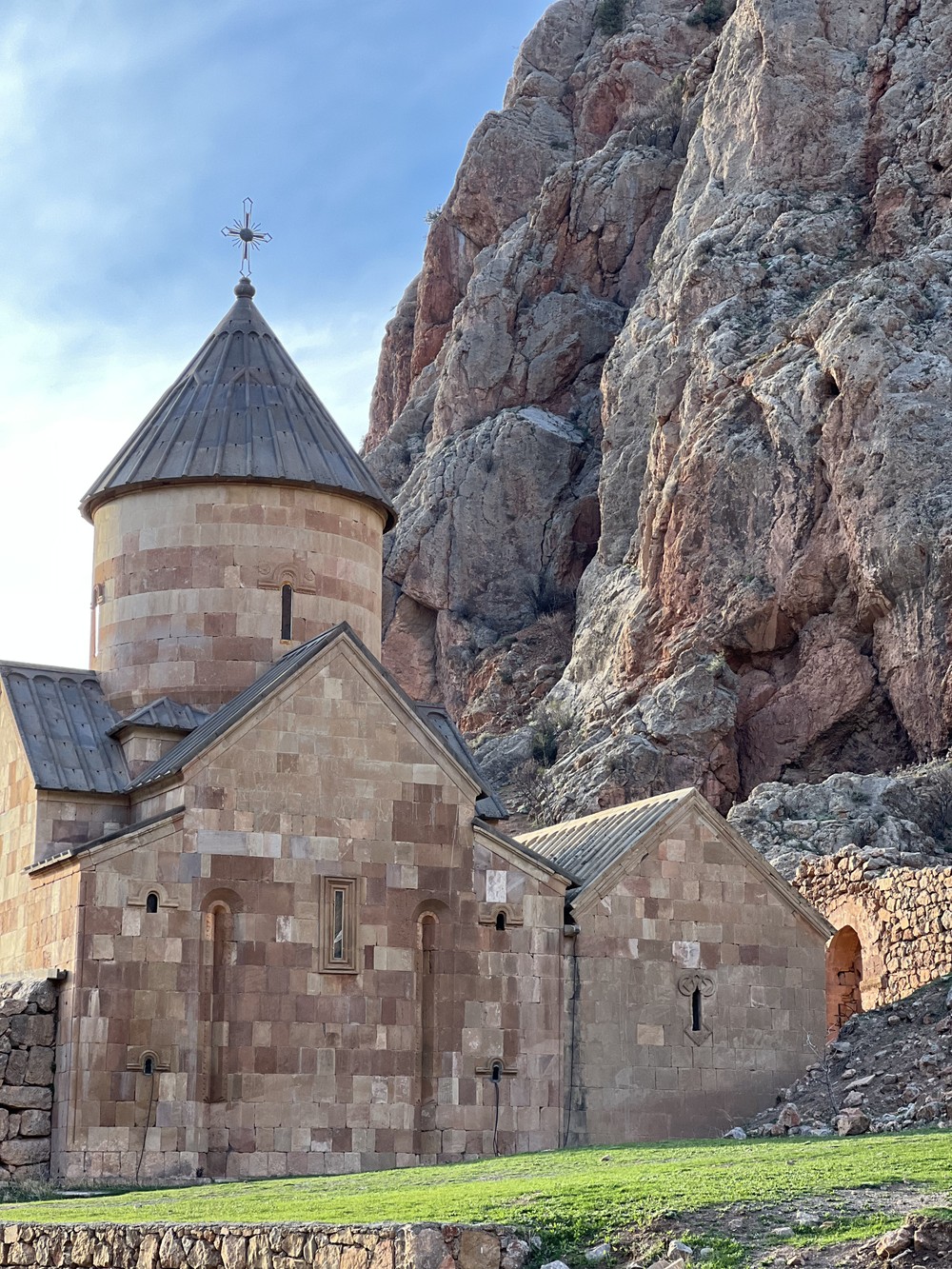 Фото Из Еревана — в монастырь Татев: традиции средневековой Армении
