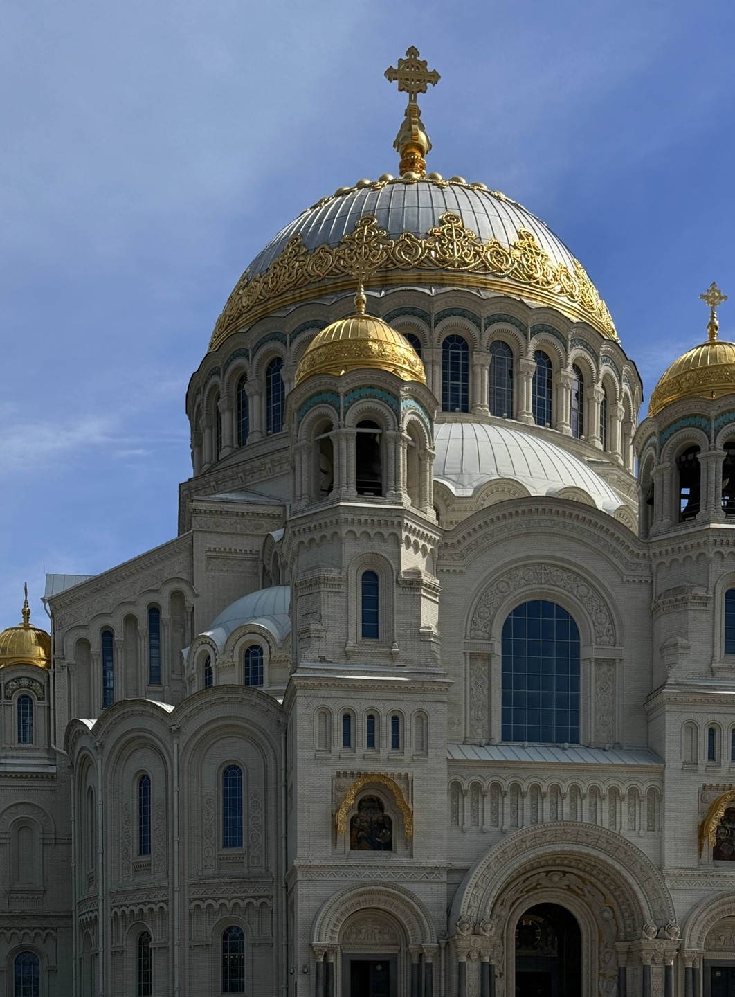 Из Санкт-Петербурга в Петергоф и Кронштадт: 2 города за 1 день (Nikita)