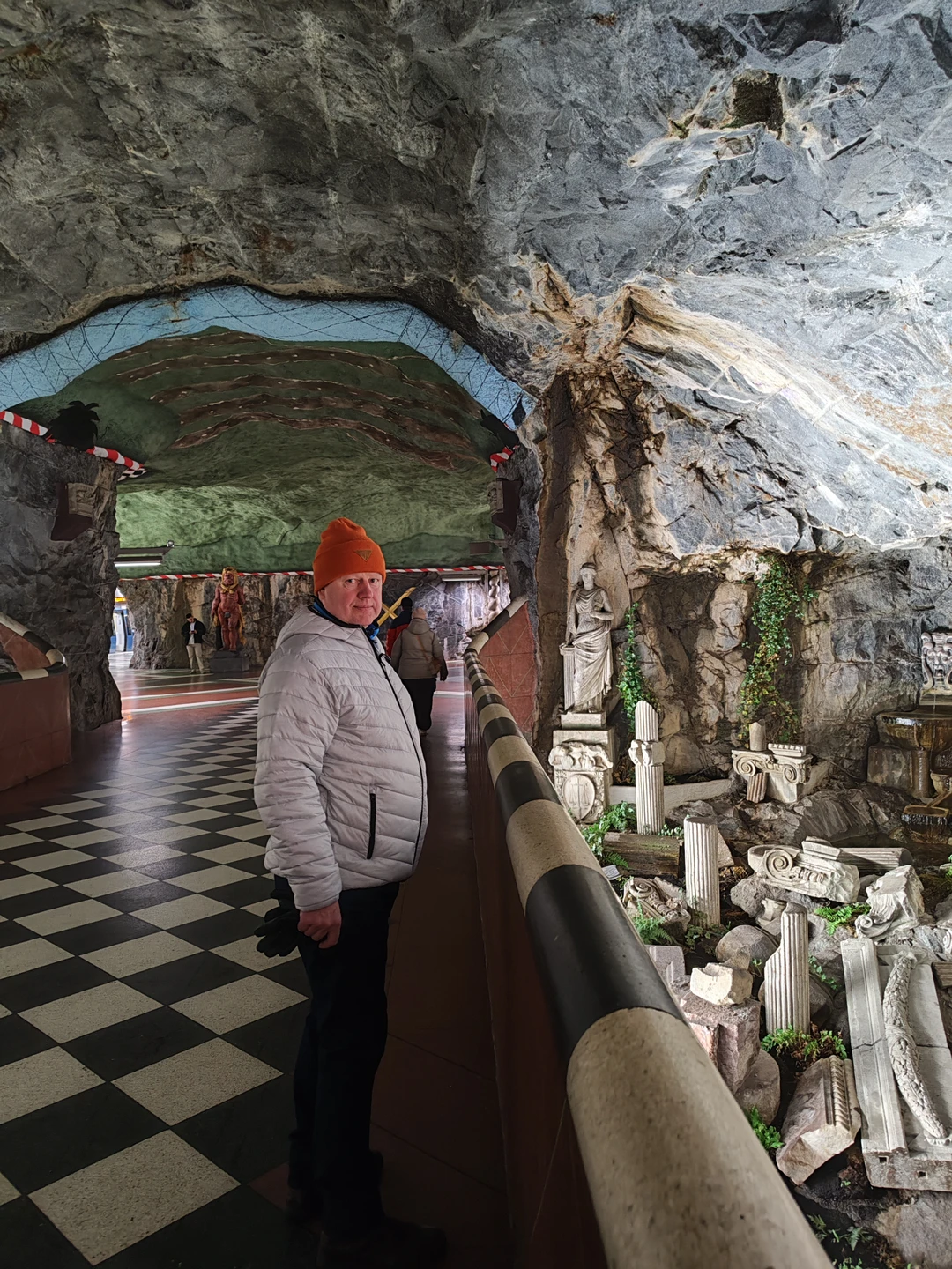 Замечательный экскурсовод. Знаток города и обычае. Рекомендуем всем!!!!