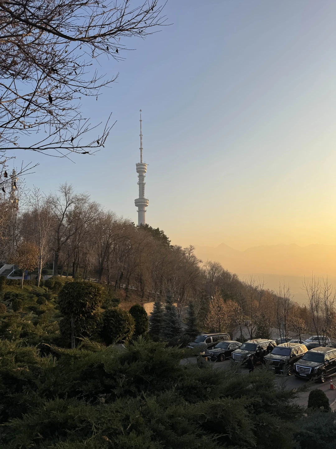 Отлично прогулялись, посетили все основные места. Горы это любовь! При этом даже спустились в метро и