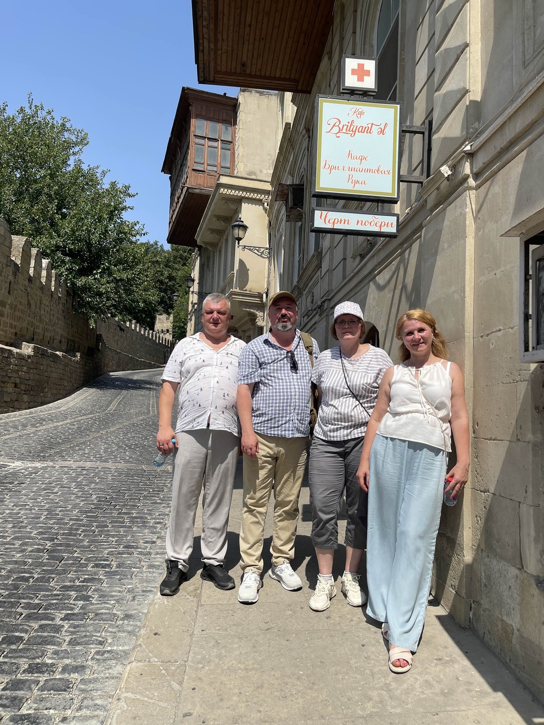 Оперативная, не успел самолет приземлиться а нас, группу из 4х чел. уже ждали в аэропорту. Заботливая,