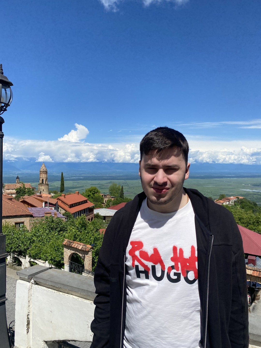 Хочу поделиться впечатлениями от нашего незабываемого тура в Кахетию! Это было настоящее путешествие души: живописные пейзажи