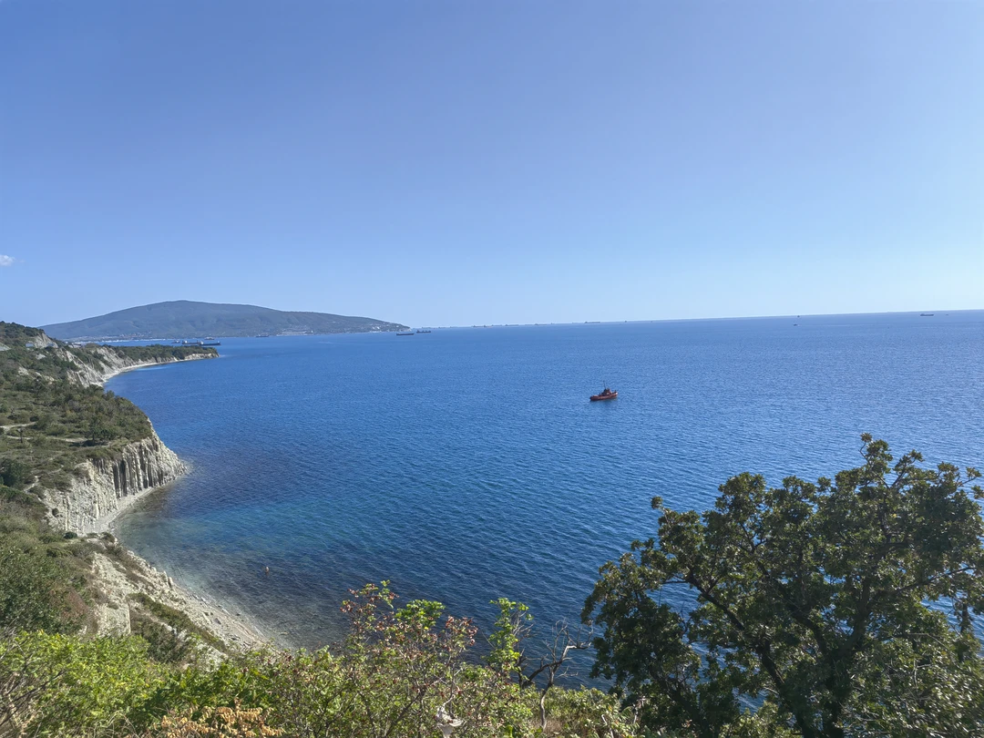 Замечательный тур с видом на море, винный тур, экскурсия по армянской церкви, тур по Новороссийску и