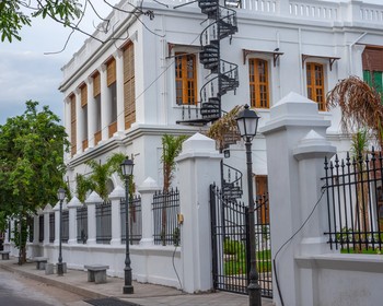 Переезд в Пудуччерри, экскурсия по городу