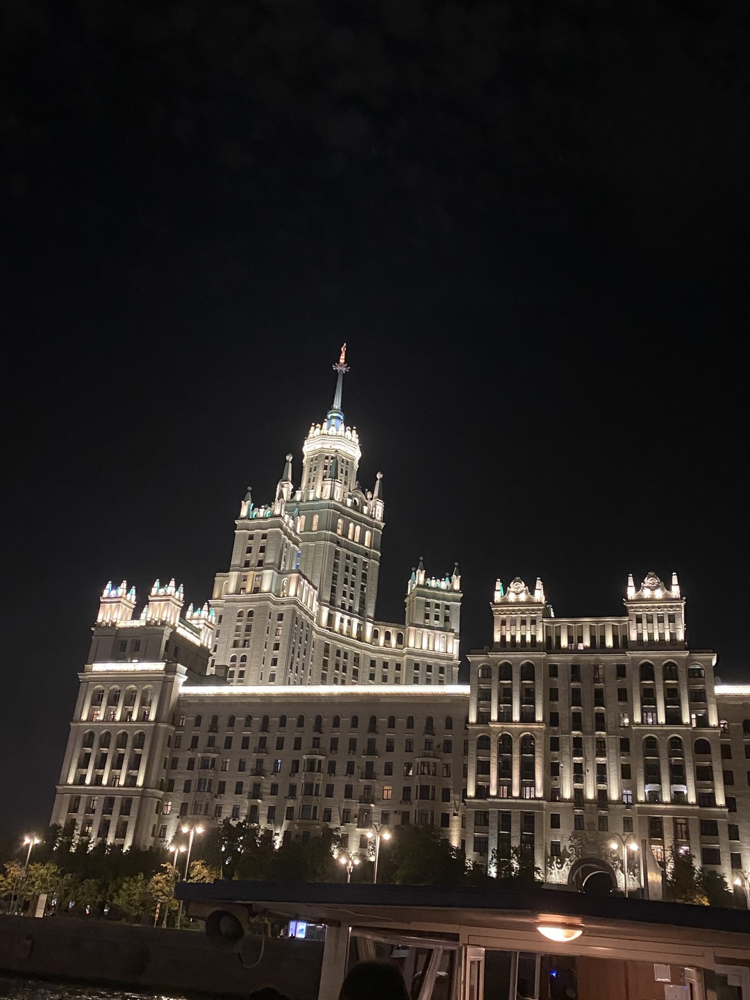 «Огни небоскрёбов»: речная прогулка с обедом или ужином (Валентина)