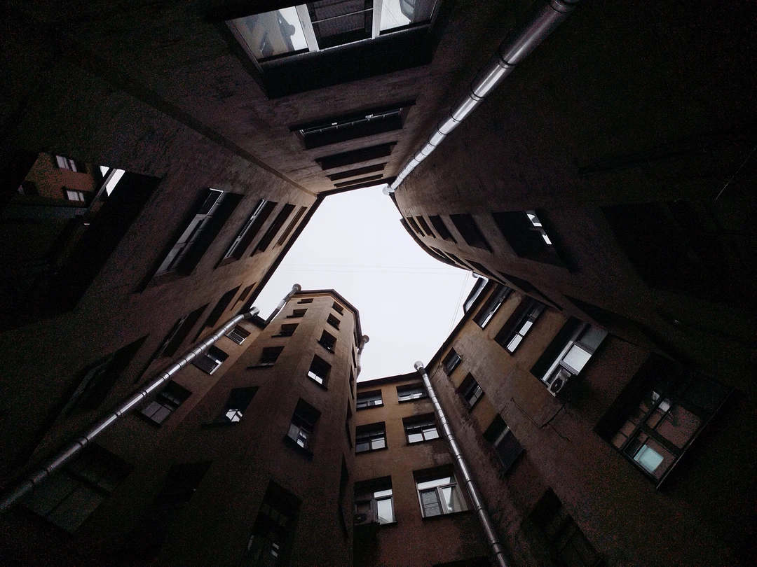 Секреты Петроградской стороны: дворы-колодцы, парадные и доходные дома (Юлия.)