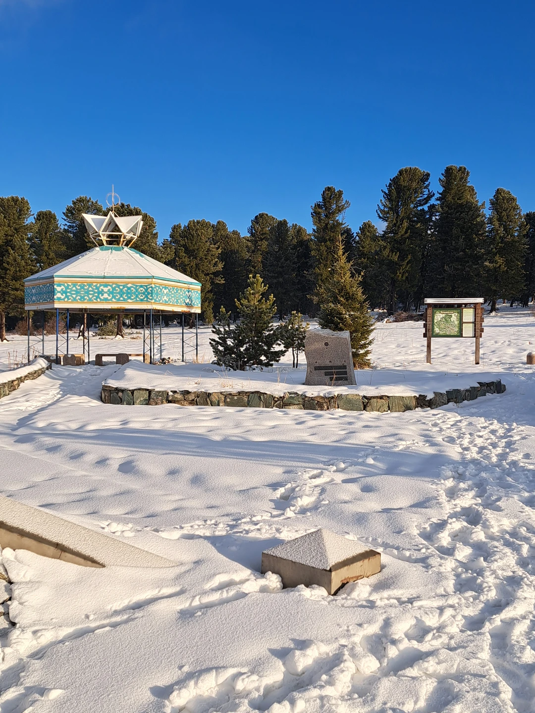 Была на экскурсии Чуйский тракт в конце октября. С погодой повезло. Экскурсия очень понравилась, Алтайские горы