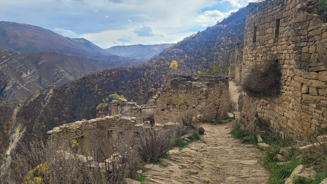 «Ханская крепость», подземный водопад и рукотворные террасы (Нина)