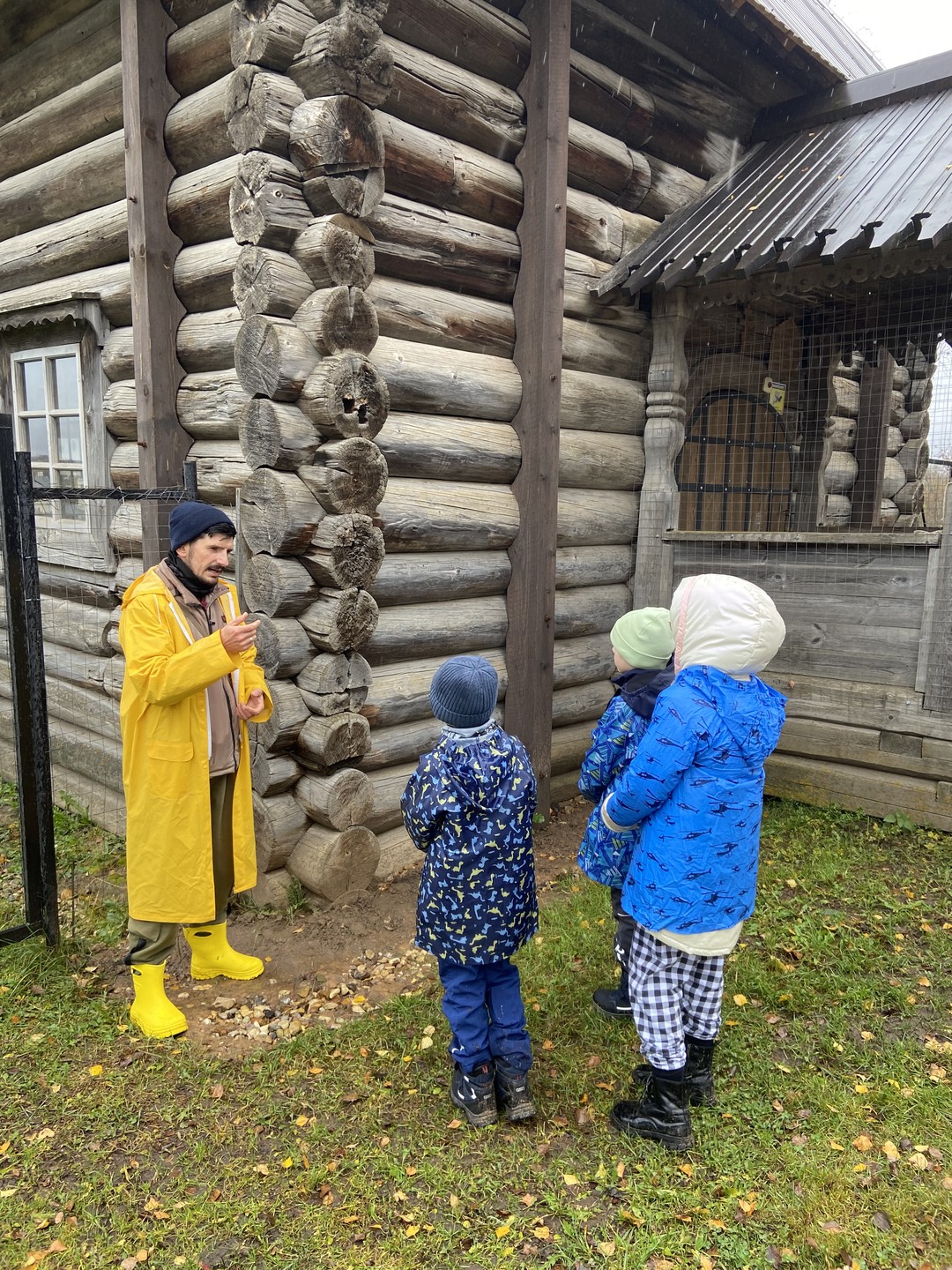 Великолепная экскурсия! Игорь заинтересовал как детей, так и взрослых, мы в полном восторге от рассказов о