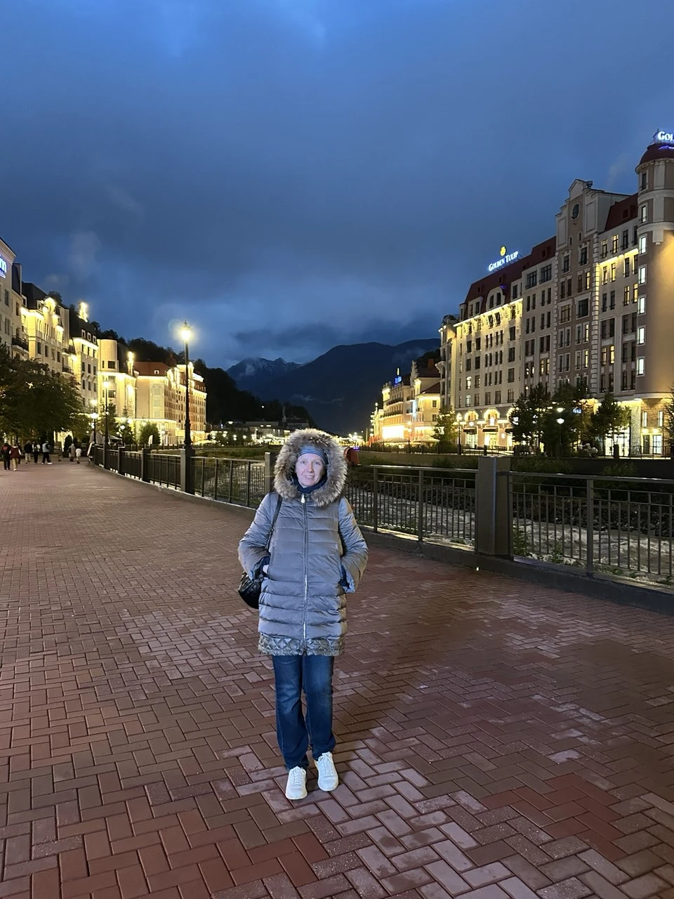 При бронировании тура Светлана предупредила нас, что фонтаны находятся на профилактике и могут не работать в