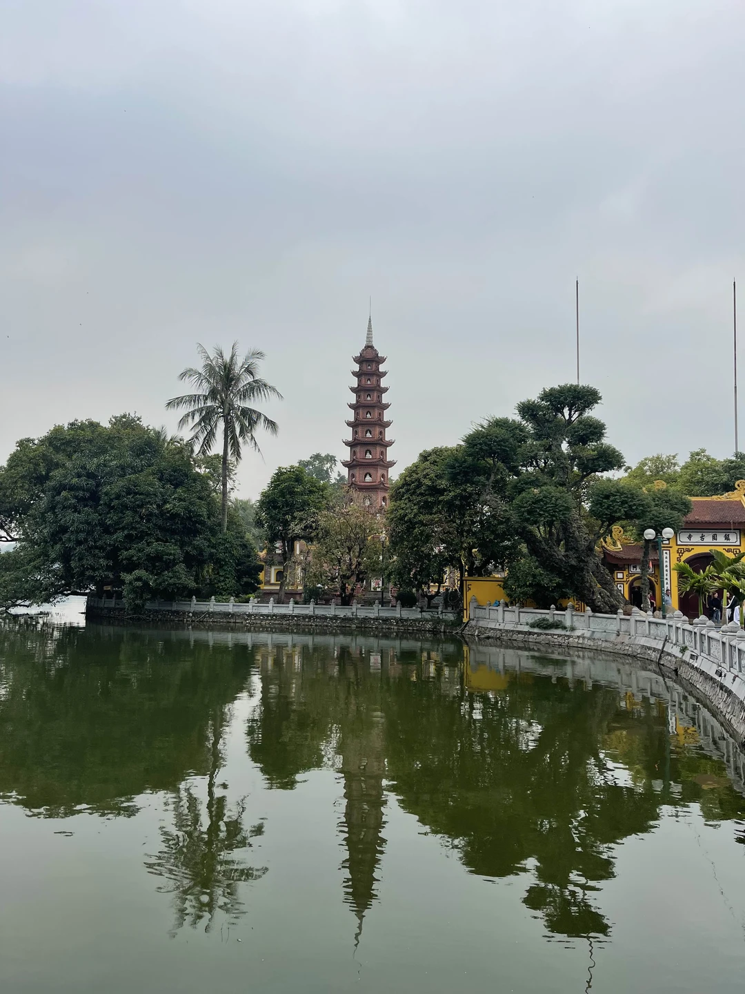Спасибо Елизавете за отличную экскурсию по Ханою! Нам удалось погрузиться в жизнь этого мегаполиса и увидеть