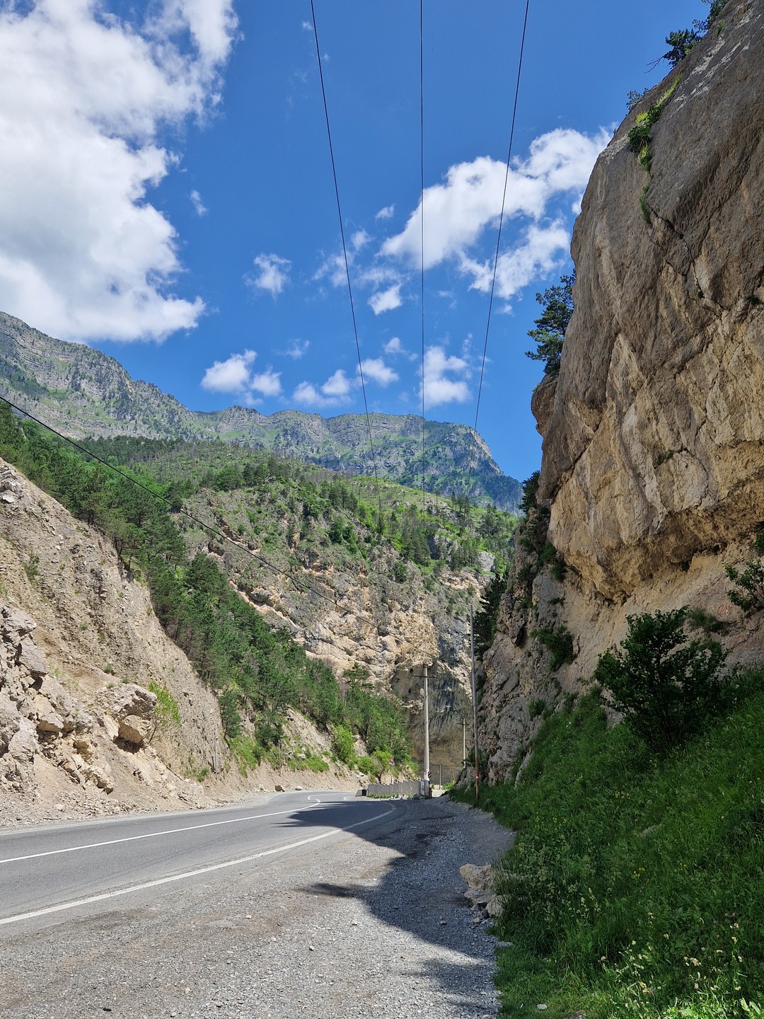 Посетили Северную Осетию с гидом Арсением. Арсений предугадывал все наши желания, делал остановки при необходимости, был