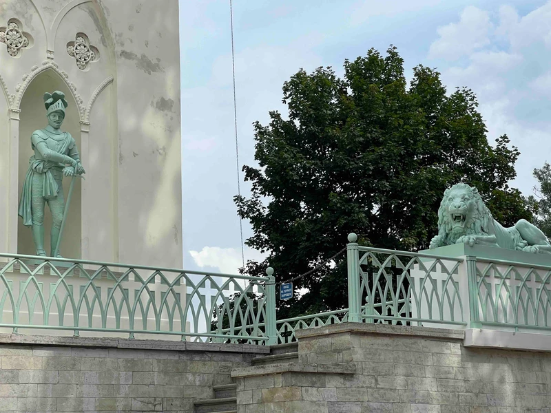 В Екатерининский и Александровский дворцы - из Петербурга