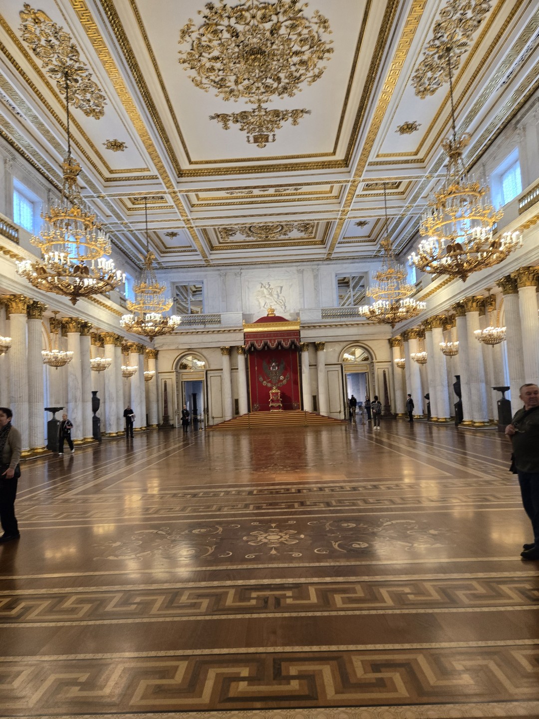 Экскурсовод Татьяна провела интересную экскурсию. Посетили все основные локаии, отвечала на возникающие вопросы. Узнали много интересных