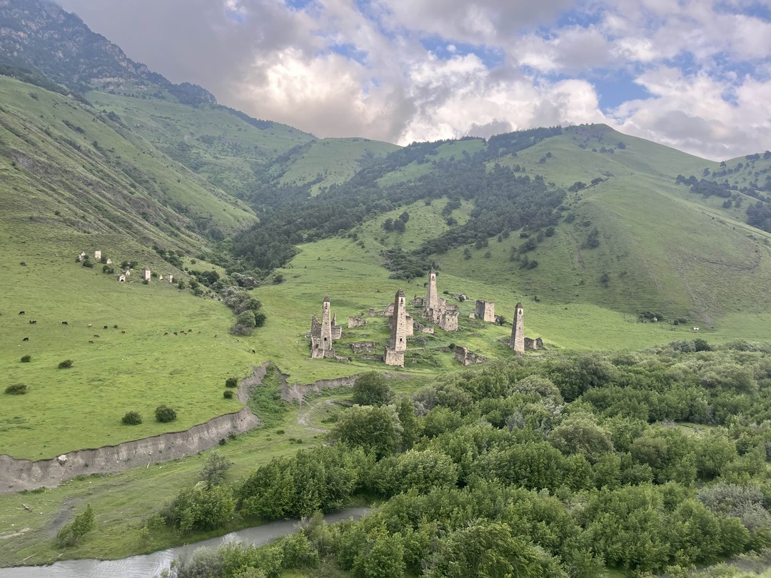 Большое спасибо Борису за прекрасно организованное насыщенное путешествие по горной Ингушетии! Республика невероятной красоты, горы, башни
