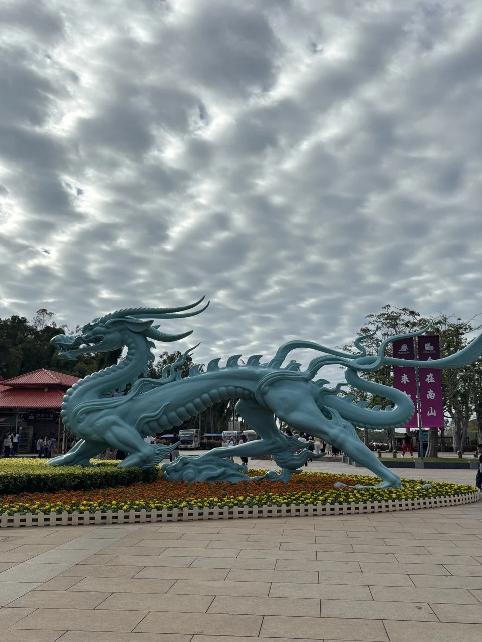 Приехала комфортная машина. Лучше договариваться выезжать в 7 утра, мы выехали в 8, захотели спокойно позавтракать.