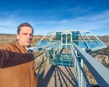 Стеклянный мост над пропастью, озеро Паравани, скальный город Вардзиа