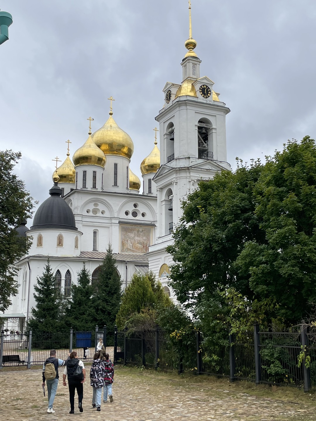 Побывали в Дмитрове с двумя внучками 11 лет. Павел отлично справился с задачей основательного и при