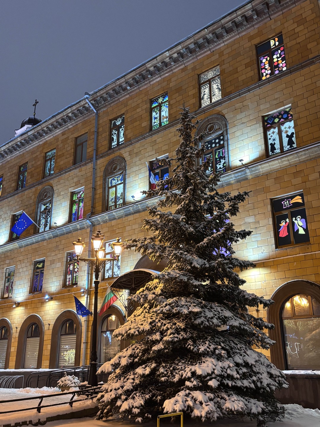 Замечательный экскурсовод, к сожалению имени не запомнила,отличная и очень познавательная экскурсия! От всей души советую.