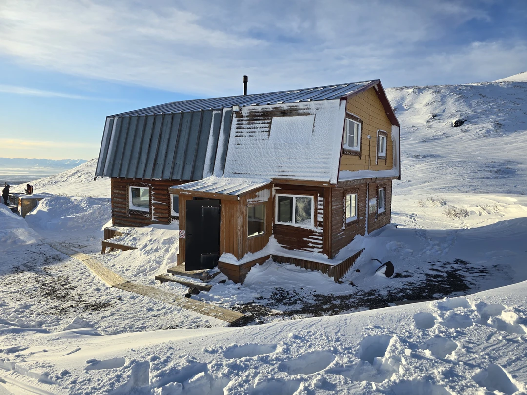 Отличная экскурсия! Гид Алексей очень внимательный, общительный и даже заботливый. Проверил кто как одет, всем подобрал