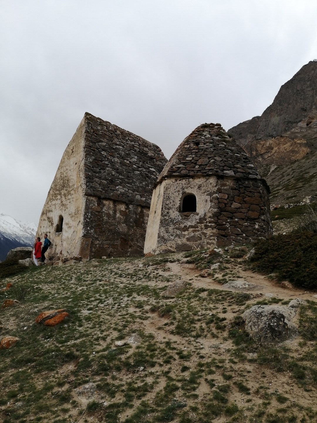 Понравилось путешествовать с гидом Сергеем. На озере Гижгит мы были второй раз, но благодаря Сергею мы