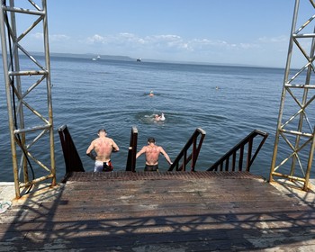 Изысканный завтрак, морская прогулка с барбекю на пляже, отдых в бане и бассейне, утончённый ужин и вечер в таверне