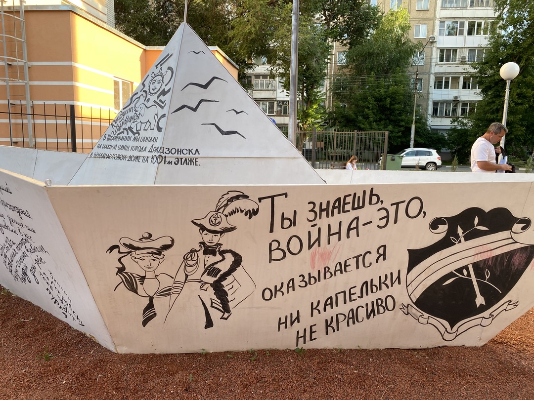 Михаил очень старался, рассказывал интересные истории. Но в Энгельсе реально смотреть нечего. Впрочем, по опыту экскурсий