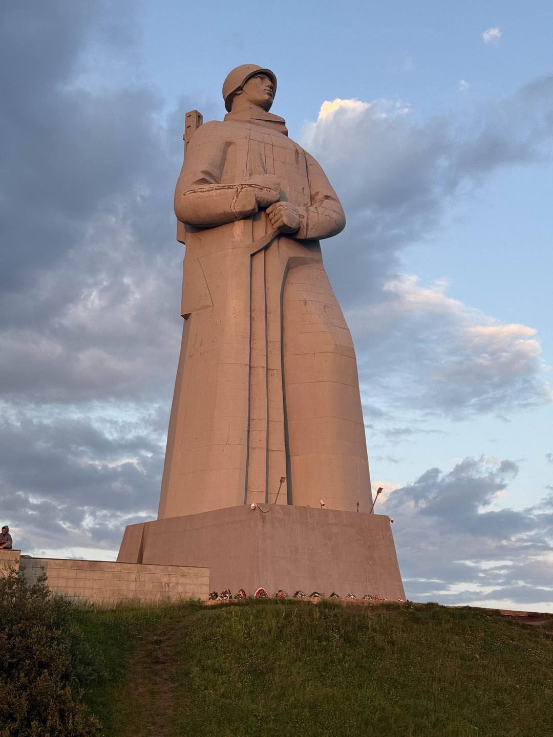 Экскурсия очень понравилась, удобный формат, авто-пешеходный. Геннадий влюбил меня в город, в его достопримечательности, рассказал много