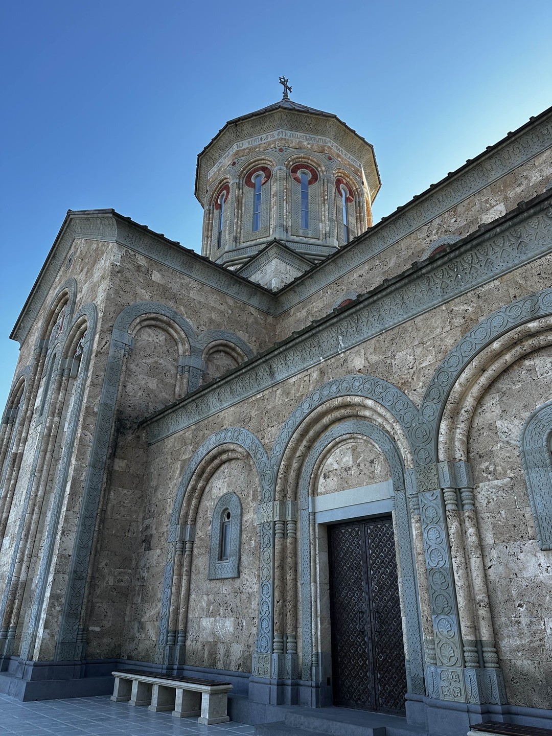 Очень крутая экскурсия, по-дружески уютная, веселая, вкусная и познавательная ☺️чудесные гид Георгий, обладает знаниями, харизмой и