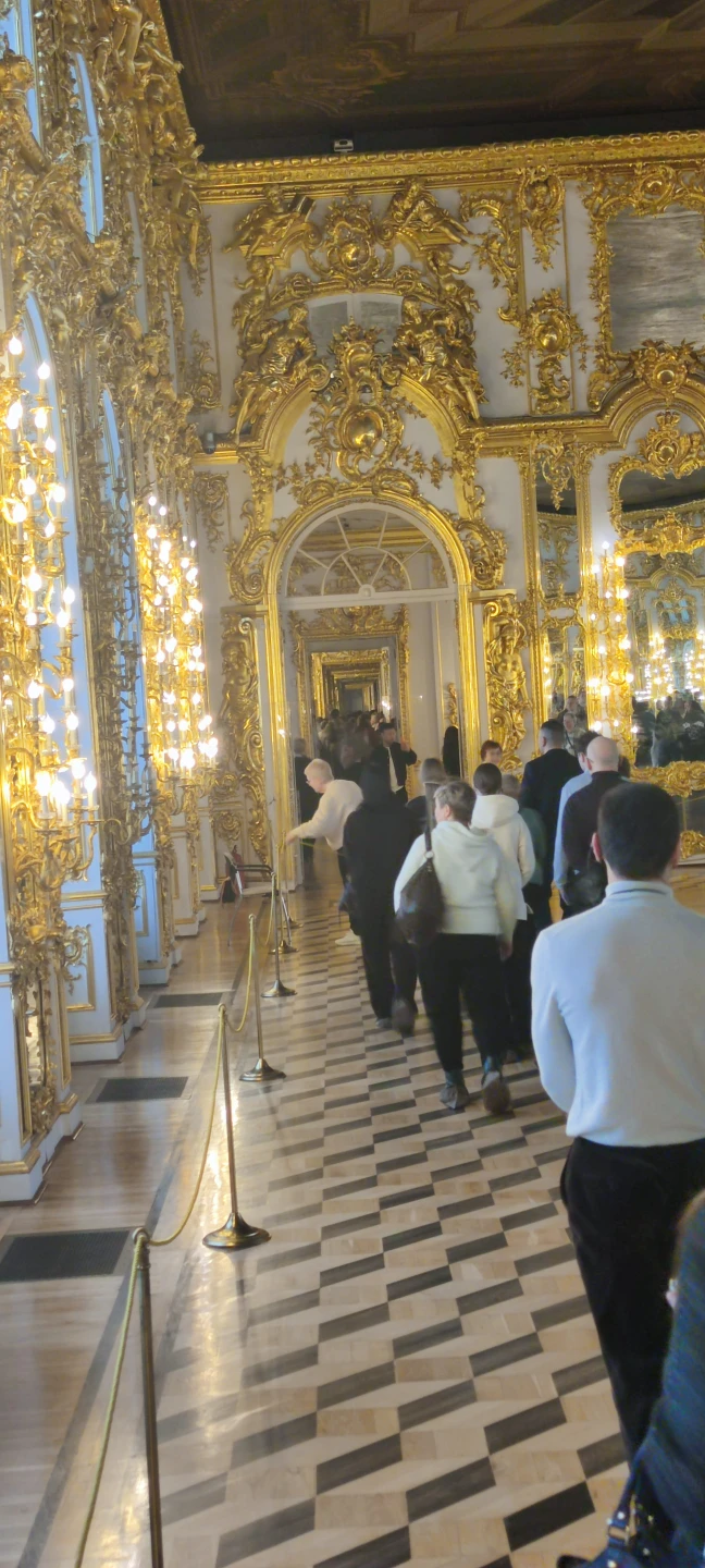Роскошный дворец, величие убранства завораживает!