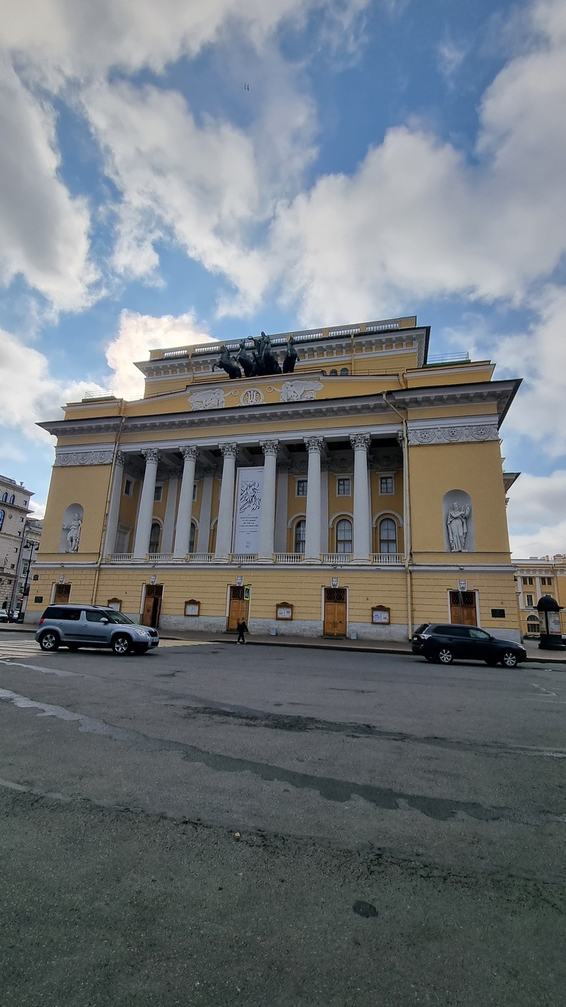 Экскурсия понравилась, особенно на Авроре. Гид очень увлекательно рассказывал!
