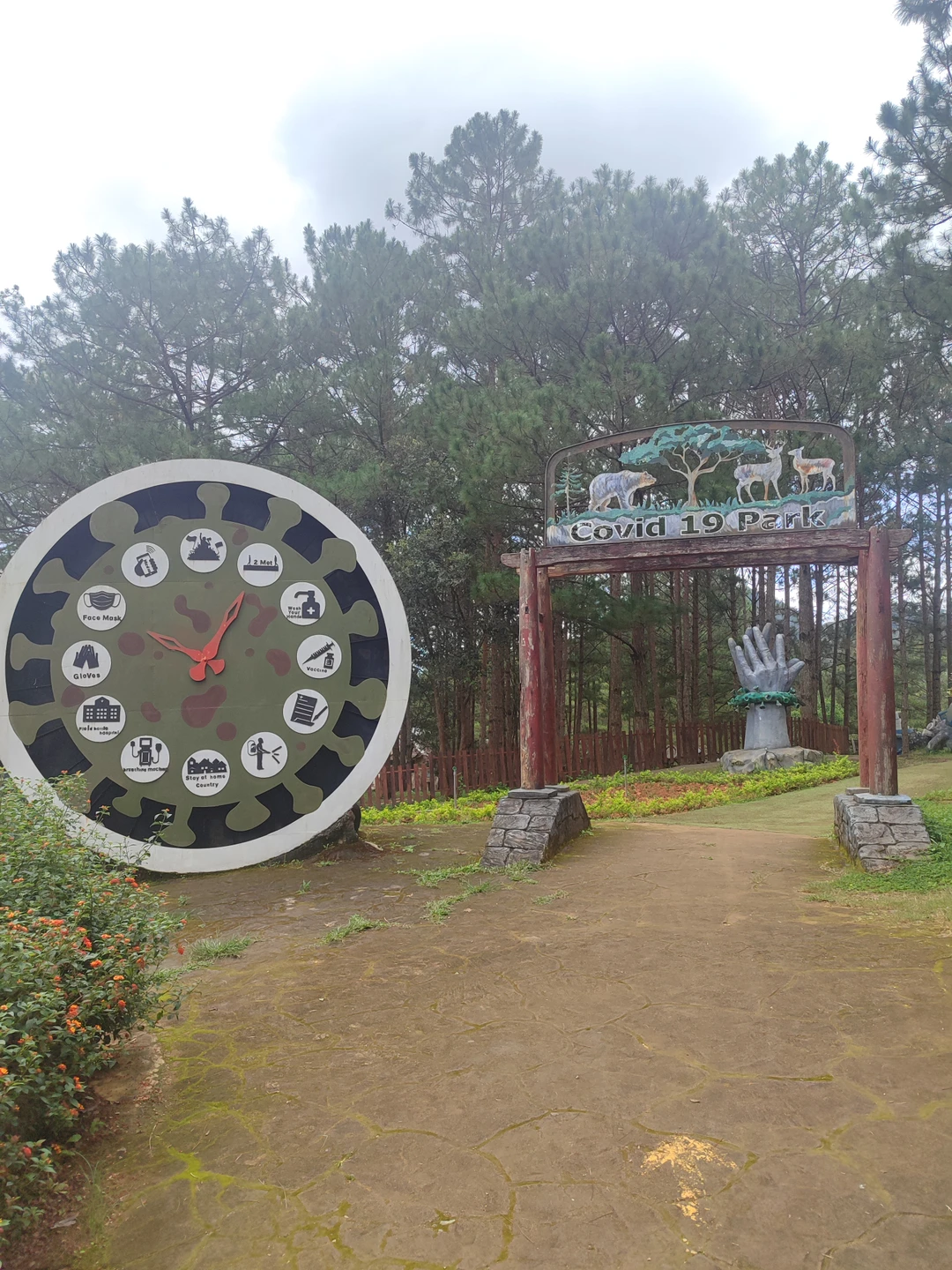 Замечательная экскурсия в сопровождении русского гида. У нас был Виктор - интересно, со знанием материала и отличным чувством юмора