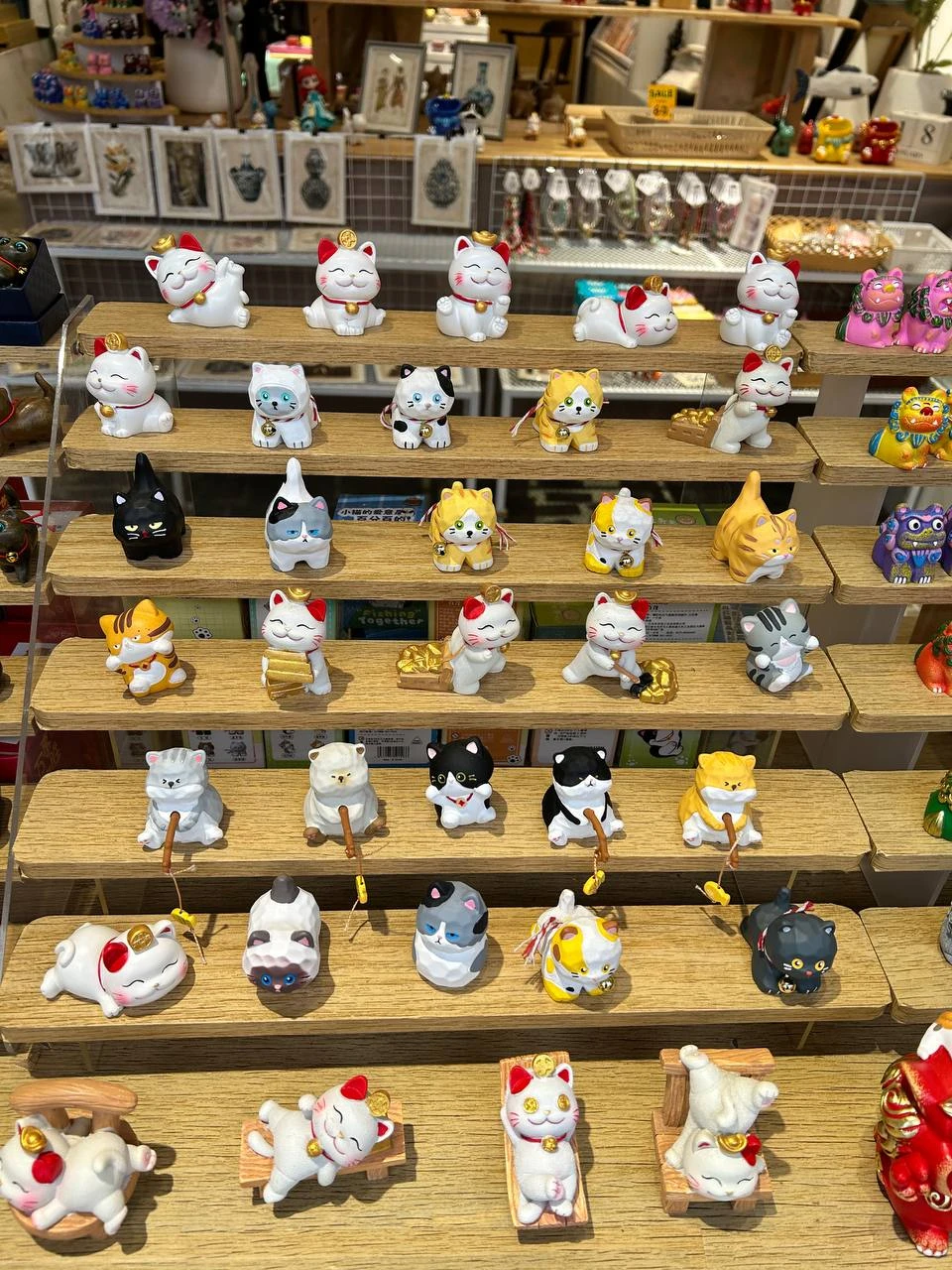 Пхукет-таун хоть и небольшой, но очень многогранный. Мы были тут не первый раз, но на экскурсии