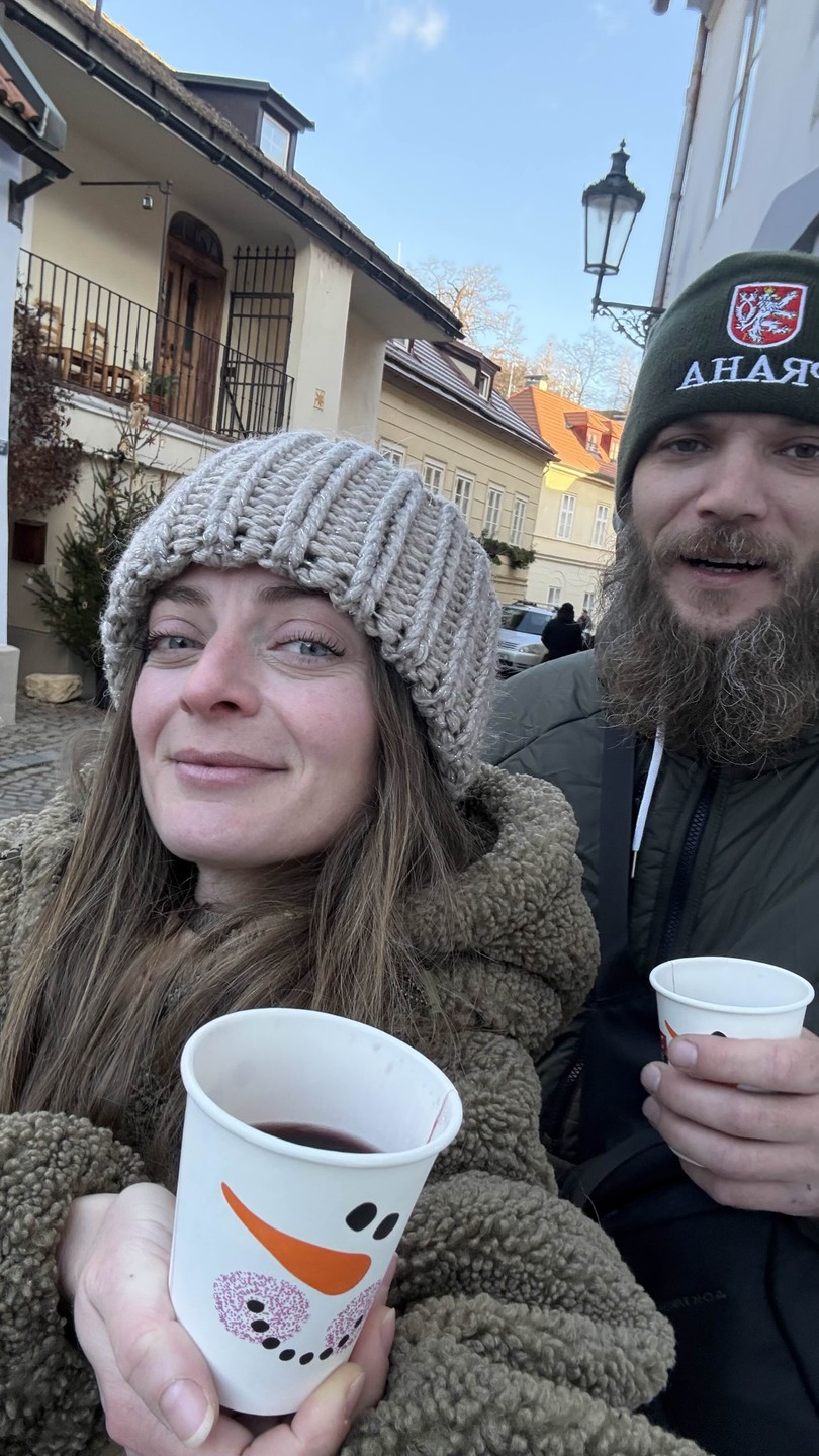 Евгений имеет все качества профессионального гида! Интеллигентно, с юмором и очень обаятельно он открыл для нас