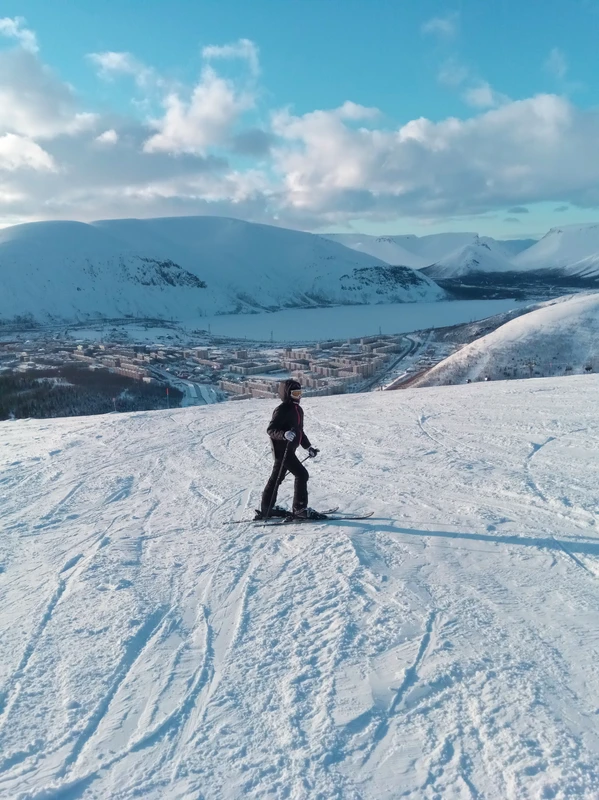 Заснеженные вершины Кольского: индивидуальный горнолыжный отдых за полярным кругом