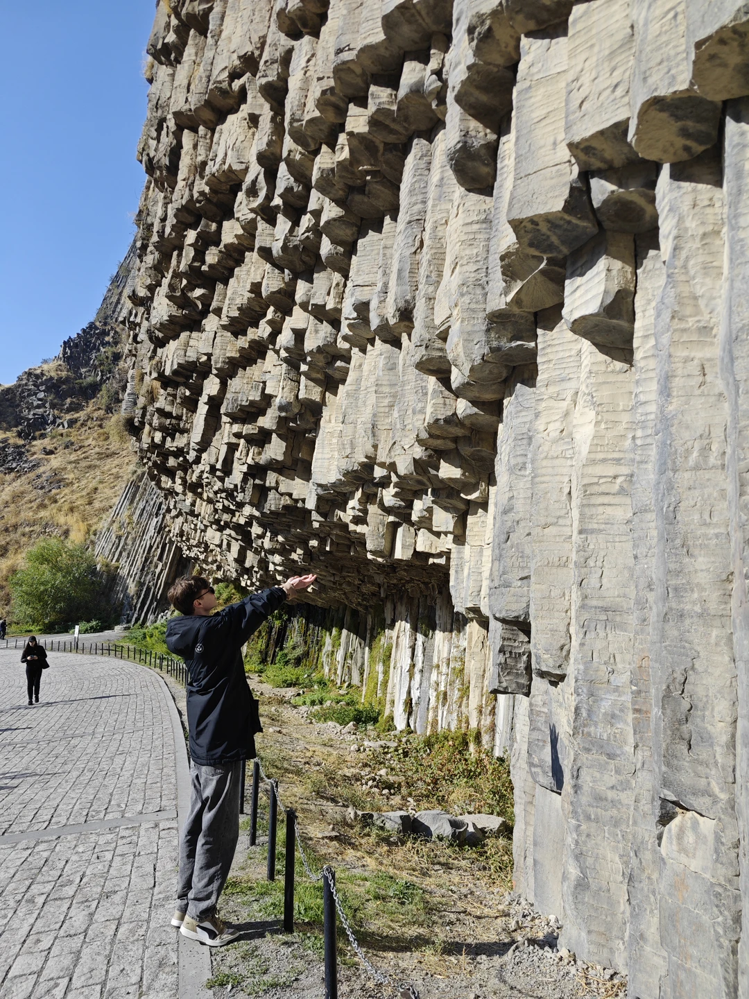 Трансфер из Еревана к Гарни, Симфонии камней, Гегарду и озеру Севан (Валерия)