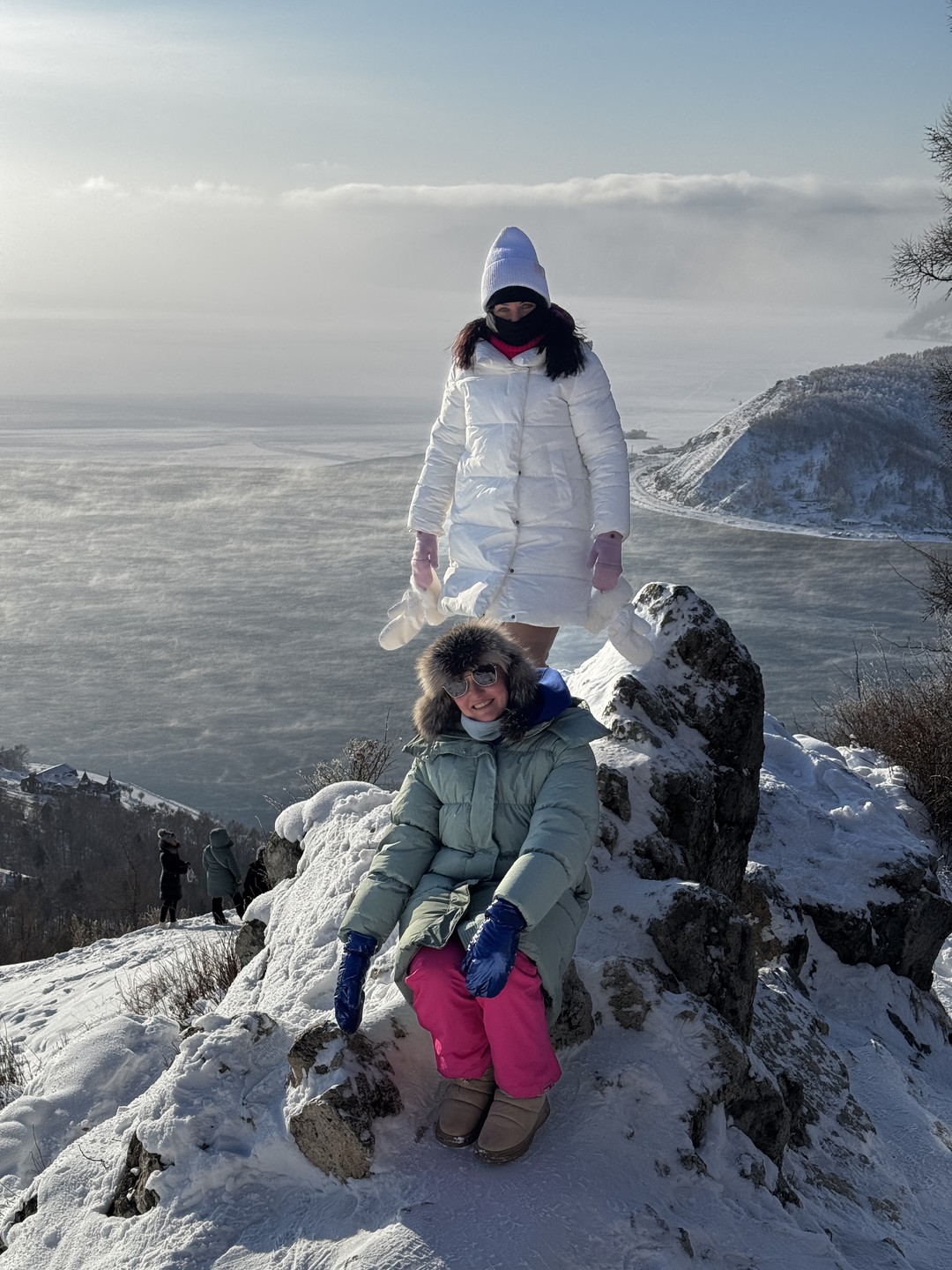 Листвянка — это идеальные «ворота» к величию Байкала, где за пару часов из Иркутска попадаешь в