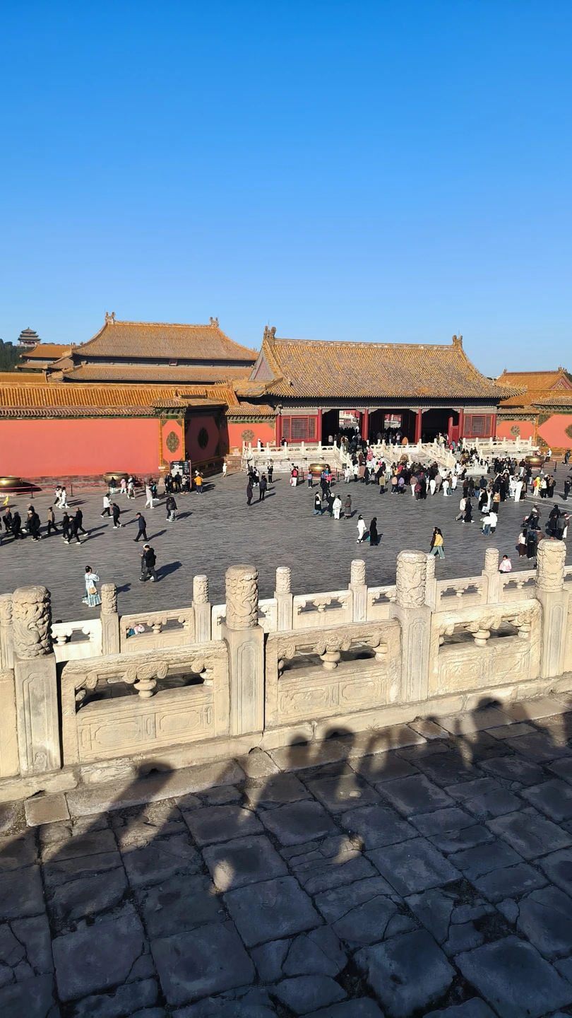 Были на экскурсии в ноябре 2025. Экскурсия заняла примерно часа 4, очень познавательно. Джула очень интересно