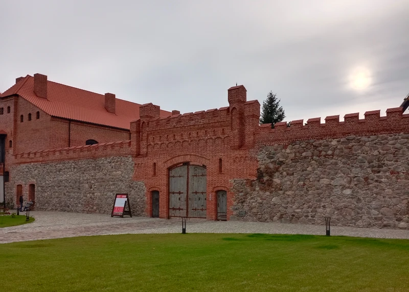 Тевтонские крепости: Форт №11, замки Вальдау и Нойхаузен (билеты включены)