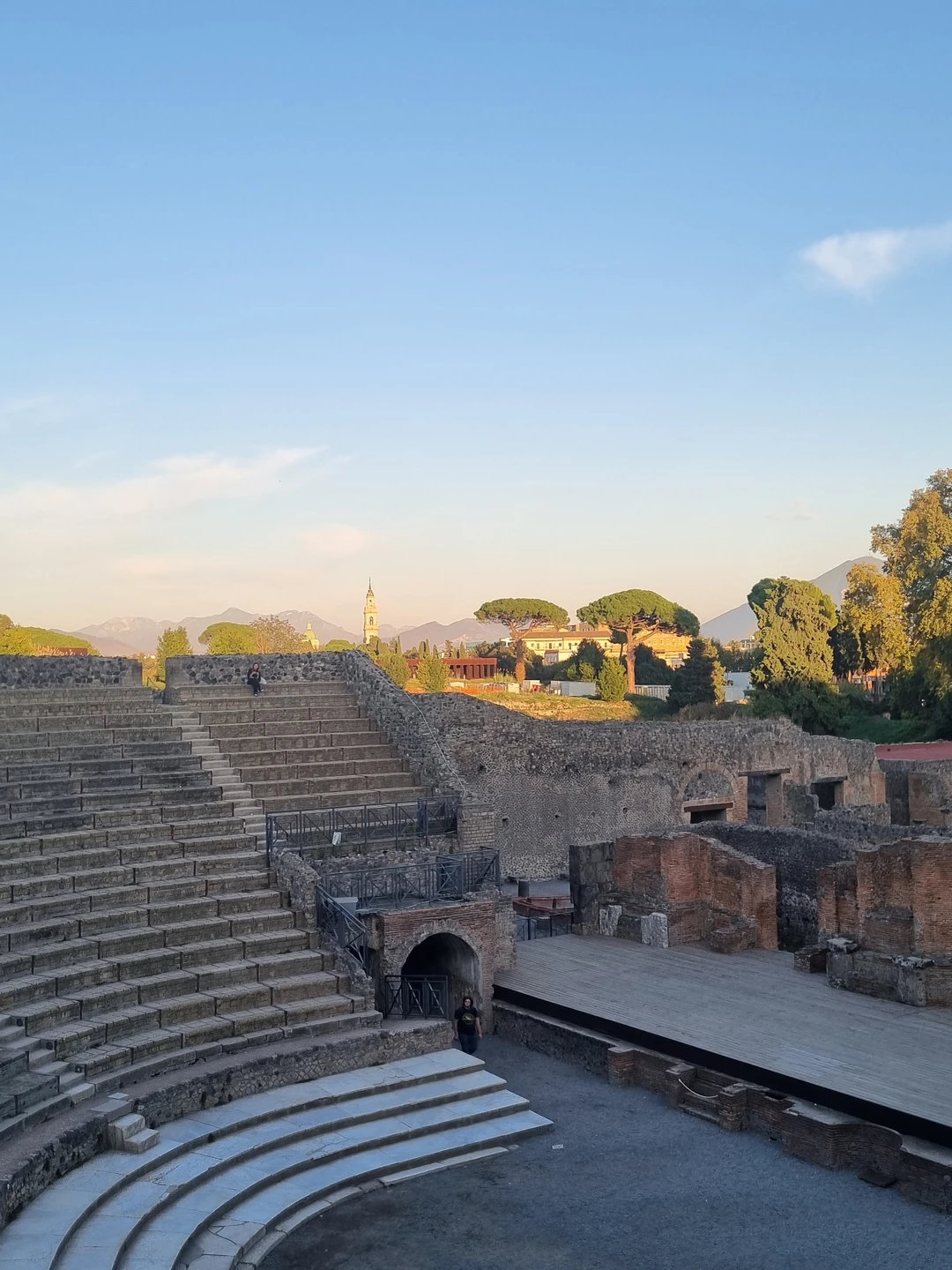 Эллина провела для нас потрясающую экскурсию! Очень понравился подход к организации прогулки и структурированию материала, произошло
