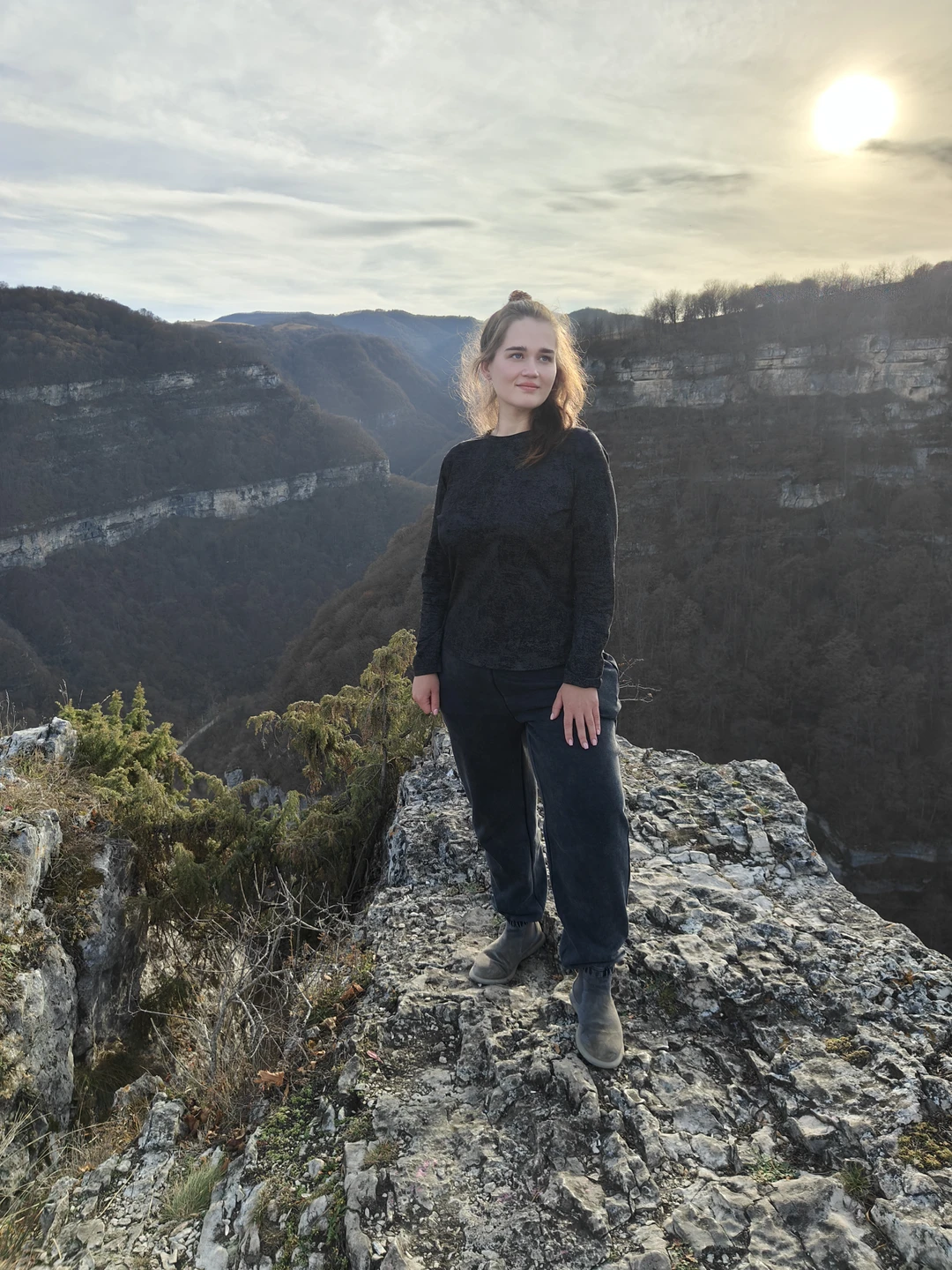 Отличная экскурсия! Гид много чего интересного рассказал и показал. Посетили много захватывающих красивейших локаций, сделали очень