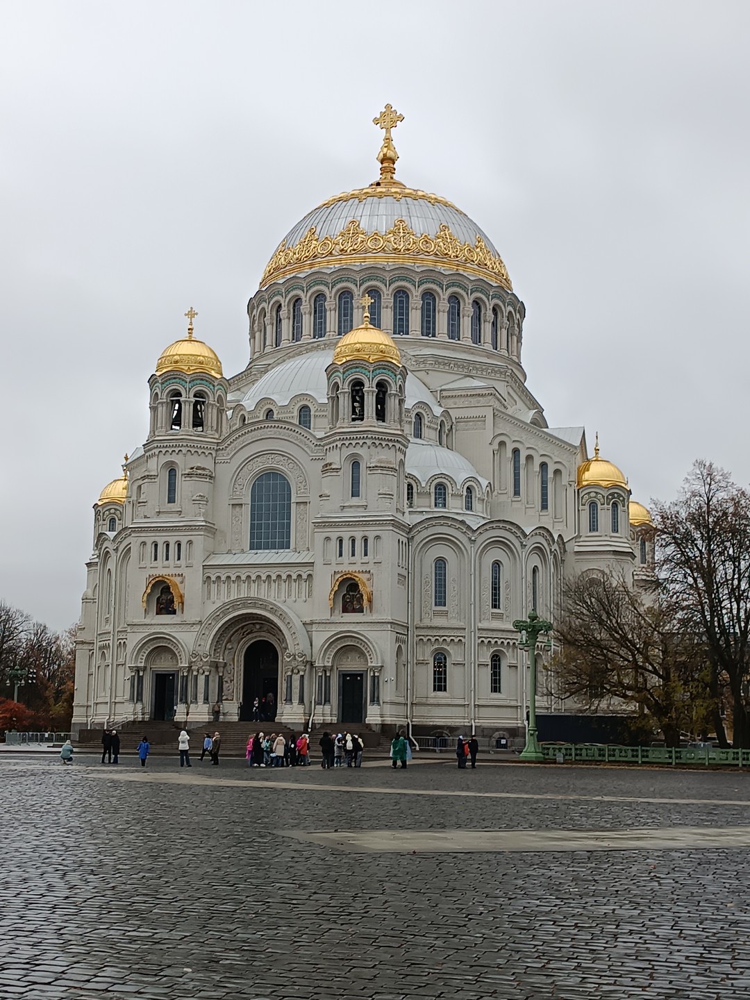 Из Санкт-Петербурга в Петергоф и Кронштадт: 2 города за 1 день (Екатерина)