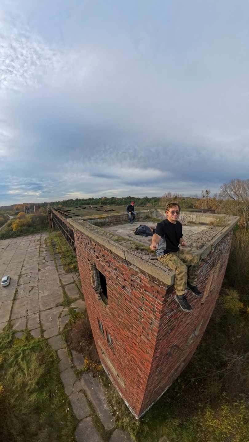 Спасибо гиду Андрею за тур. Экскурсия получилась отличная за одно пособирали янтарь на берегу, увёз как сувенир