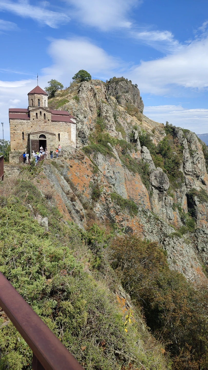 Путешествие очень понравилось! Впервые оказались здесь вообще. Приехал наш гид Дмитрий, он же водитель на комфортабельной машине👍