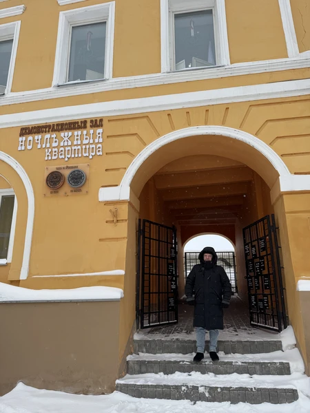 Не первый раз пользуемся форматом аудио экскурсии. Это позволяет не спеша, в своем темпе пройти весь