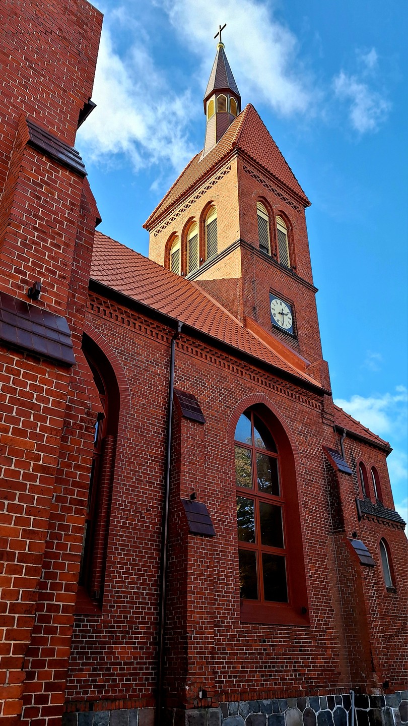 Замечательная экскурсия с приветливым гидом. Тематика экскурсии подразумевает немного истории, к этому нужно быть готовыми. Детям