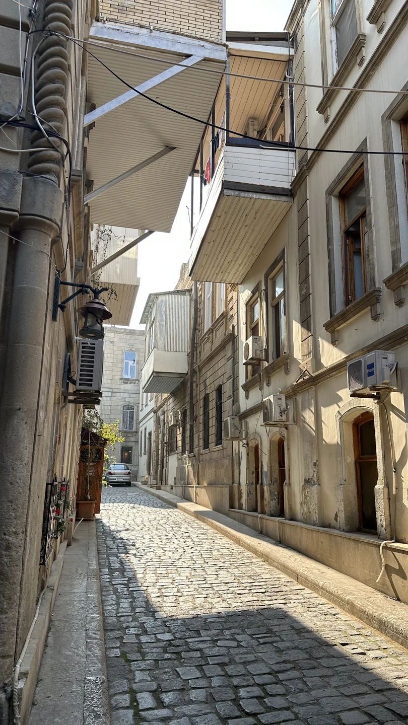 Мне очень понравилась экскурсия, гид Джамаль увлеченно, энергично, интересно, захватывающе рассказывает, полностью погружает в повествование, в