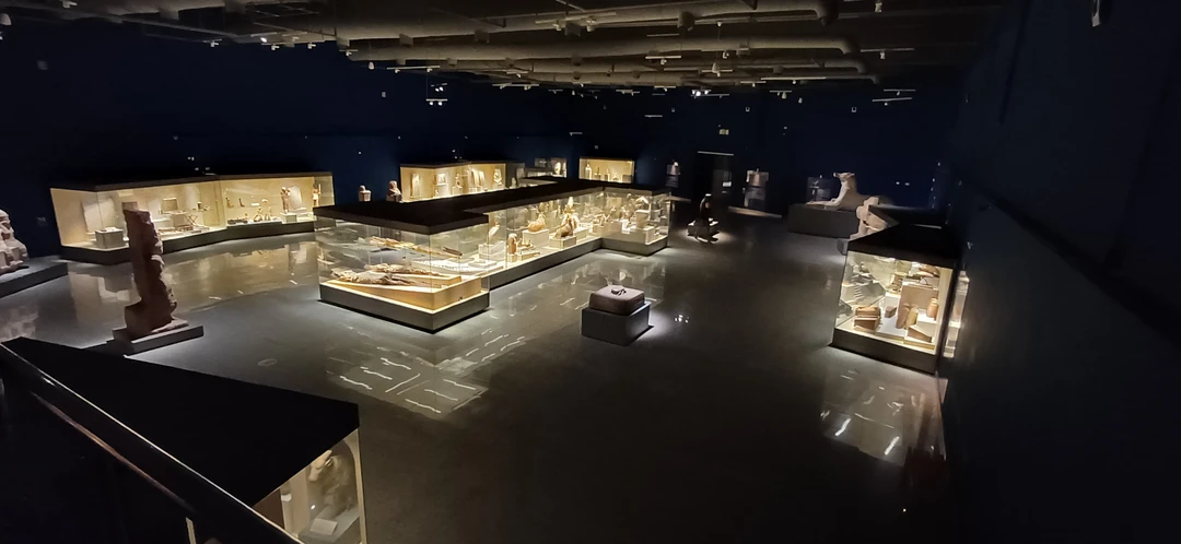 Если отдыхаете в Шарм-эль-Шейхе и не хочется далеко ехать на экскурсии, то местный археологический музей вас приятно удивит