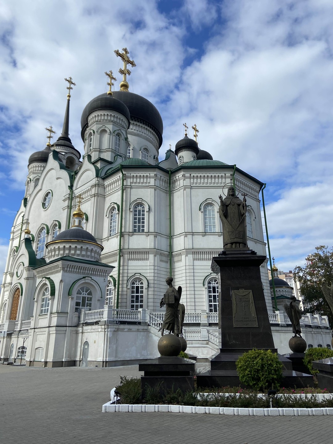 Экскурсия очень понравилась! Проходит динамично, за два часа успели посмотреть множество достопримечательностей города. Эдуард прекрасный рассказчик