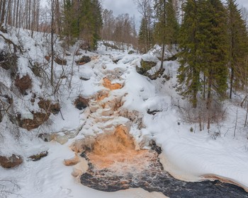 Водопад Юканкоски и река Янисйоки